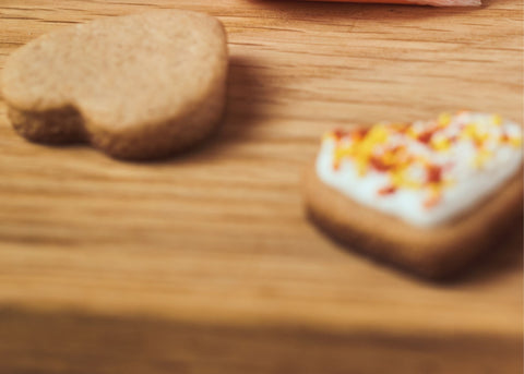 Cookies with and without frosting